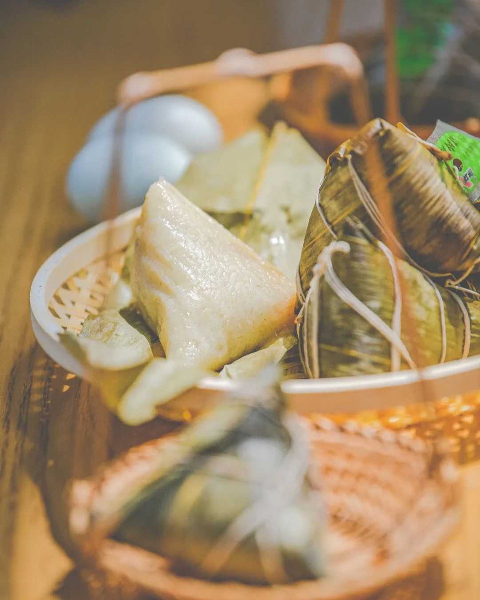 SZXiangcheng's tweet photo. As the Dragon Boat Festival approaches🥳🎉, it's time to eat some zongzi🤤🤤! Zongzi is a traditional sticky rice dumpling wrapped in reed leaves. Do you like them sweet or salty? Share your favorite fillings with us in the comments🤗🤗! #Xiangcheng #TastyXiangcheng https://t.co/RLKB6UCQ1I