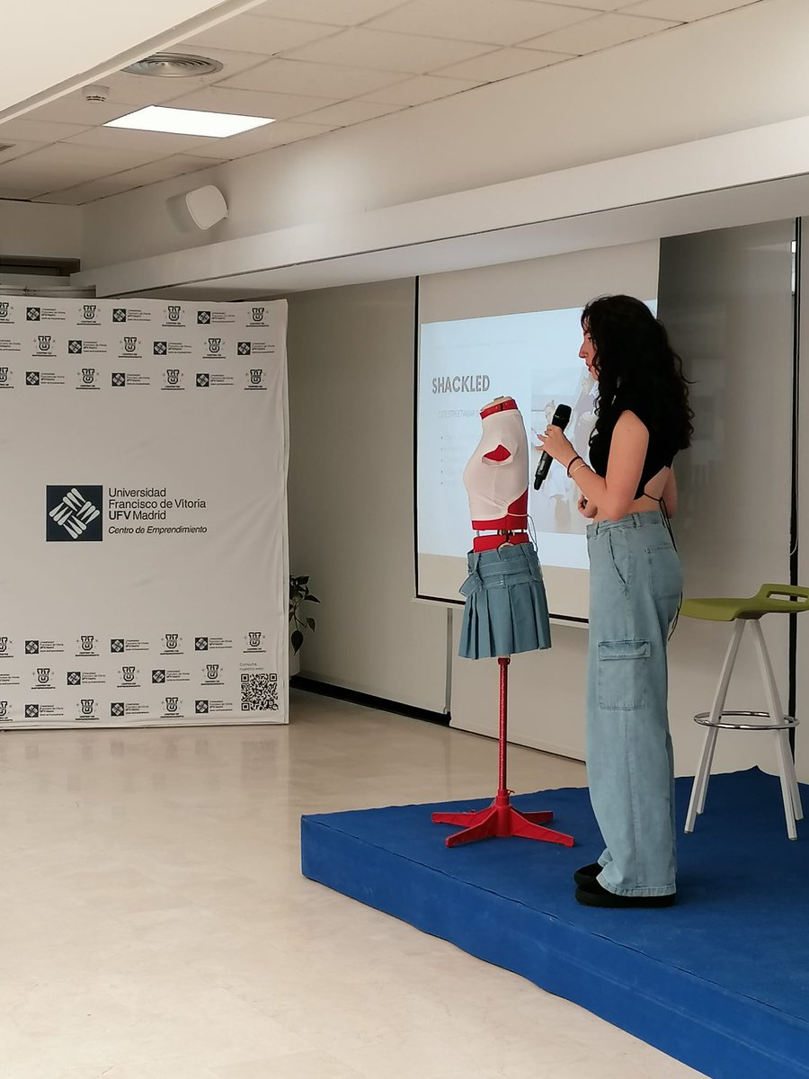 EmprenderUFV's tweet image. Clausura del programa #INCUB con un #demoday donde inversores y colaboradores conocieron los proyectos de los alumnos y PAS @ufvmadrid.
Y entregamos los 1º Premios al mejor MVP
🏆#FindItApp, en la categoría alumnos
🏆#GastroOrientación, en PAS y prof.
bit.ly/3qYHApm