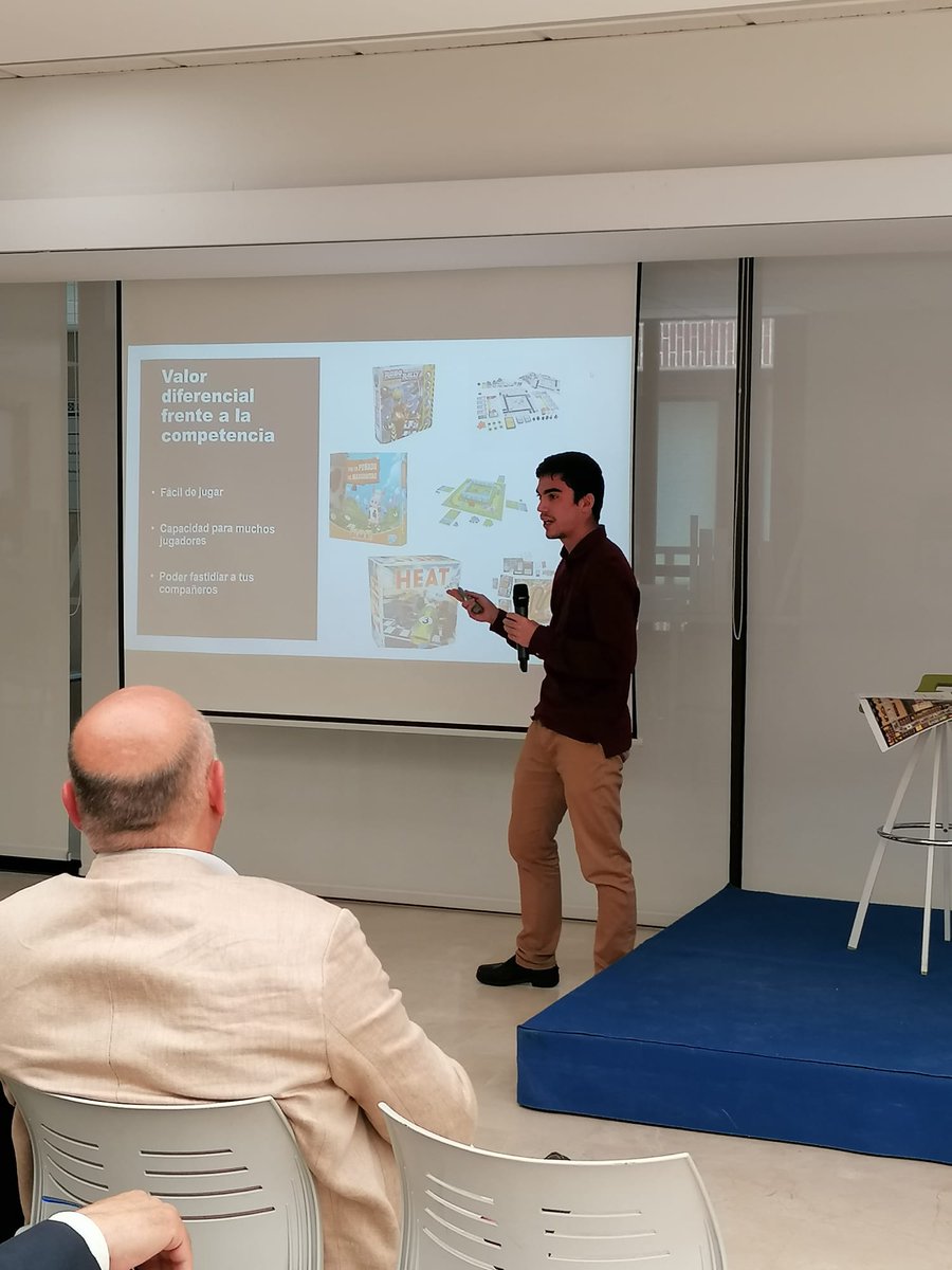 EmprenderUFV's tweet image. Clausura del programa #INCUB con un #demoday donde inversores y colaboradores conocieron los proyectos de los alumnos y PAS @ufvmadrid.
Y entregamos los 1º Premios al mejor MVP
🏆#FindItApp, en la categoría alumnos
🏆#GastroOrientación, en PAS y prof.
bit.ly/3qYHApm