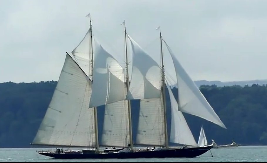 ColinMBaxter's tweet photo. It was great to see the #CLASSICYACHTS in the #Solent again yesterday #Atlantic #Adix #Mariquita #MoonbeamIV #TheLadyAnne #Moonbeamoffife #Cowes #richardmillecup #yachting @AWenham1 @gosport_nci @NciThe @heatherewing01 @NatHistShips @STSDefence @PhilipKAllan @bald_historian https://t.co/aAB4uwysrm
