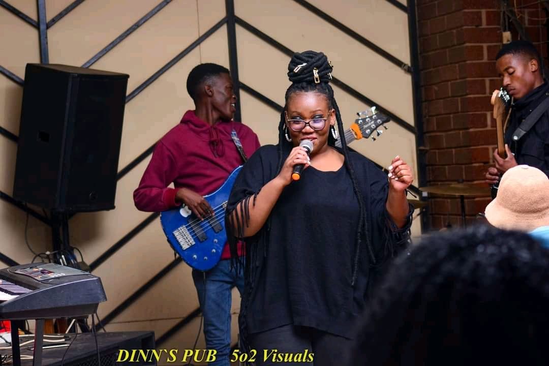 mimieshellin's tweet photo. Sunday Jazz 😉
let the good times roll🦋 https://t.co/QOboLhmsvX