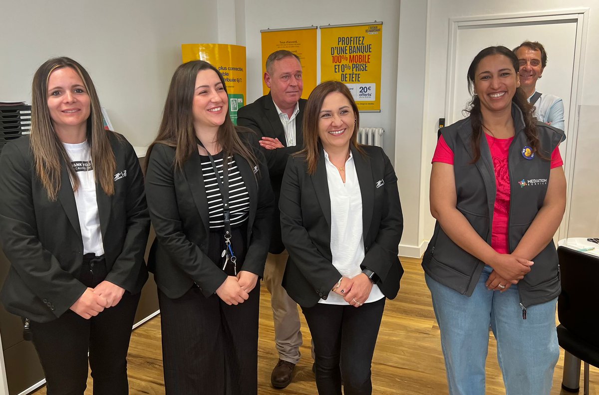 LPNews_GE's tweet photo. #Moselle | #Inauguration ✂️🇨🇵
Le bureau de poste flambant neuf de #BehrenLesForbach a été inauguré ce lundi
✨ Agencement intérieur repensé, espaces dédiés, conseils sur mesure...
🎯 Un objectif : à #Behren comme ailleurs, répondre au mieux aux attentes de nos clients ! https://t.co/CCT8LvN9ll
