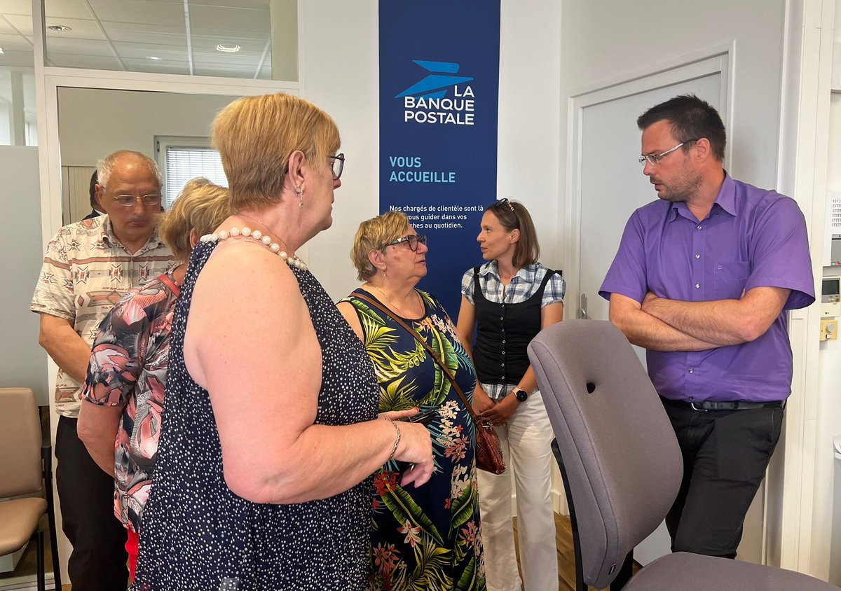 LPNews_GE's tweet photo. #Moselle | #Inauguration ✂️🇨🇵
Le bureau de poste flambant neuf de #BehrenLesForbach a été inauguré ce lundi
✨ Agencement intérieur repensé, espaces dédiés, conseils sur mesure...
🎯 Un objectif : à #Behren comme ailleurs, répondre au mieux aux attentes de nos clients ! https://t.co/CCT8LvN9ll