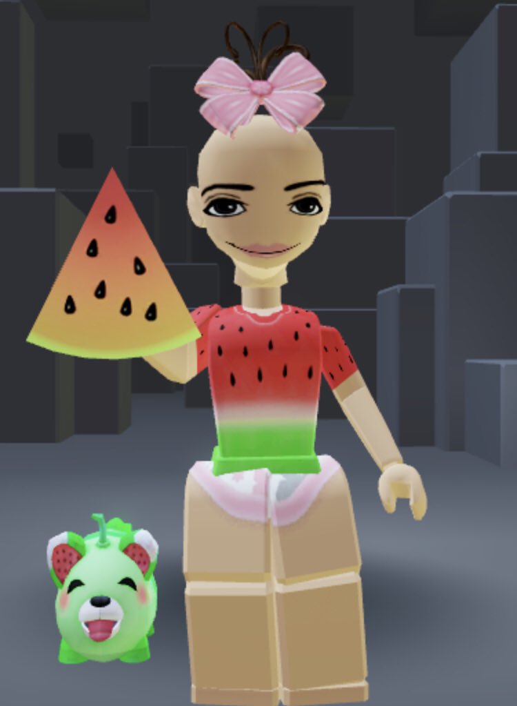 BabyIBella's tweet photo. Some people have been calling me IBella on roblox and social media’s. I just would like to say… I am NOT IBella. I’m the baby version of ibella. SEE!  

IBella.                              BabyIBella https://t.co/Ce8XVYuaO1