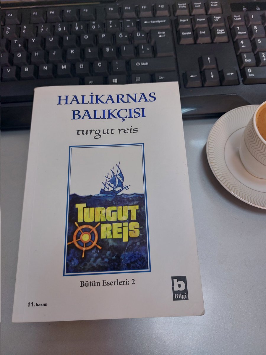 'Öyle bir boşluk ki, gece değildi, fakat gündüz de değildi.'

Turgut Reis, Halikarnas Balıkçısı

#kitap #okudumbitti
#kitapseverlertakiplesiyor
#Bendekikitap
#Benimokumam
#edebiart_
#kitaptavsiyesi