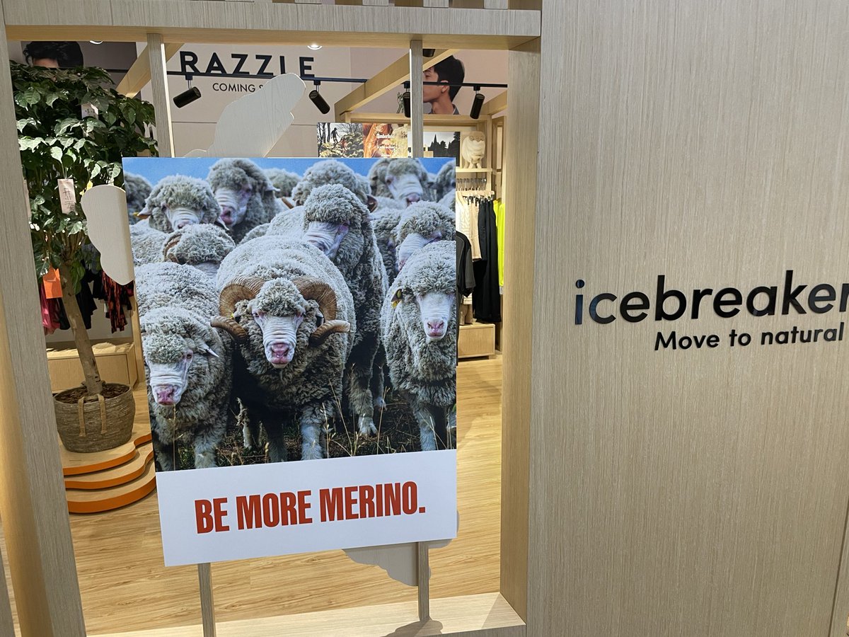 NZhunt3r's tweet photo. Nice to see icebreaker here in Shanghai. I did buy a couple of there T-shirts once, did not last long. The quality was poor to be honest and will not buy their products again. #DoesntLast https://t.co/PocaDwgn2V