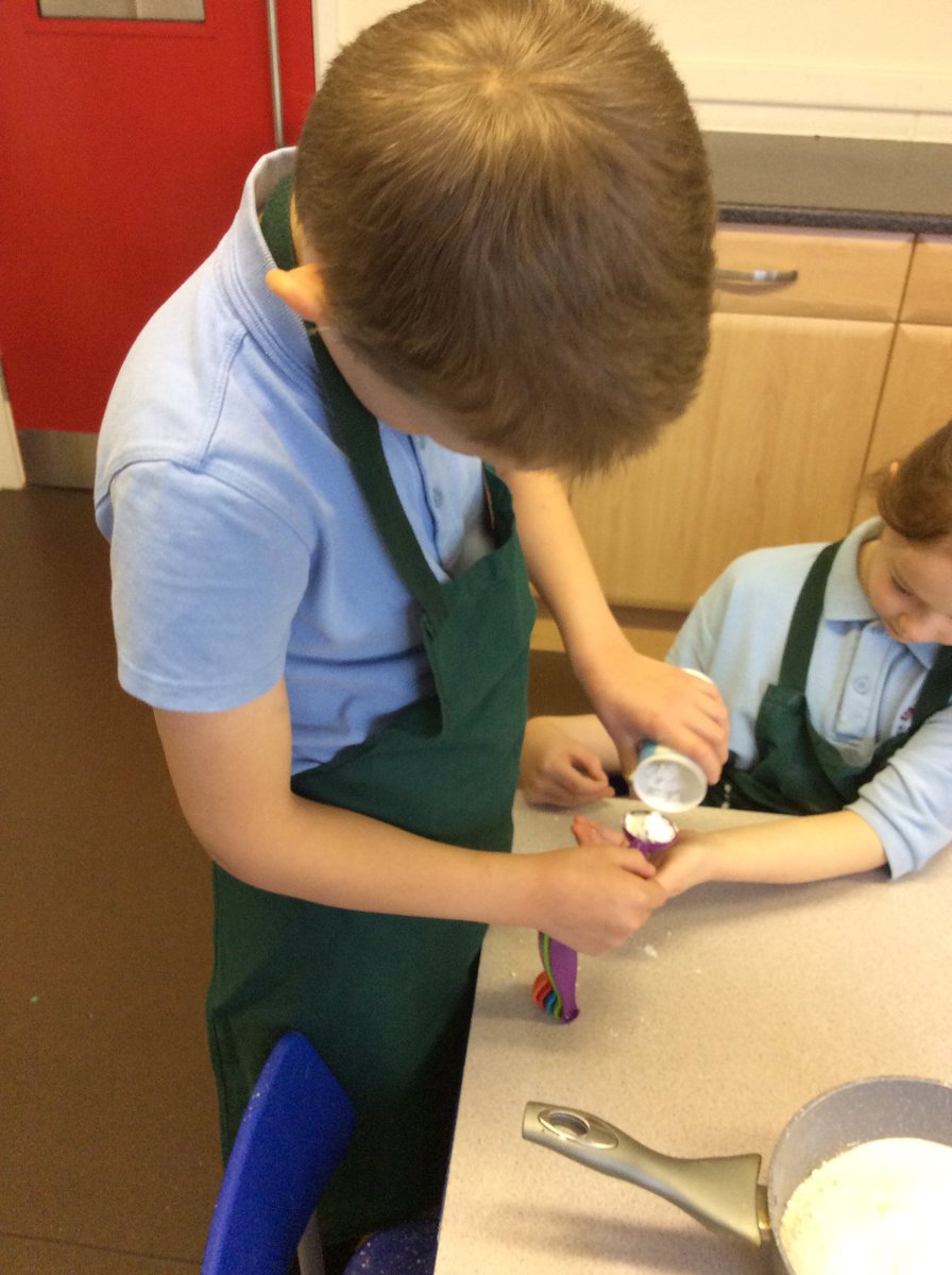 ks2_group's tweet photo. More play doh fun in our classroom as we tried to knead out the lumps!
@StradbrokePri https://t.co/slJrnHfdsc