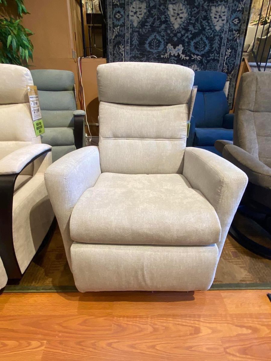 SPRING IS IN THE AIR! 🌸 
Recline in style and comfort 
🤩 Fully reclining power lift chairs and reclining power sofas that will grace any room setting.
👉 Visit our Guelph showroom today!
#Guelph #CustomFurniture #GuelphFurniture #SpringSavings #Recliners
fredericksgallery.ca