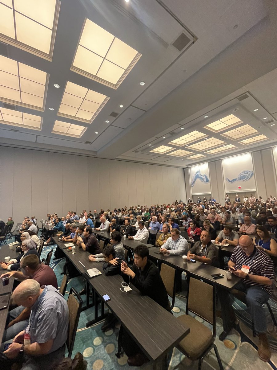 Day #2

Breakout sessions are packed, full of #energy, #learning, &amp; #innovation!

#AvayaEngage
#ExperiencesThatMetters