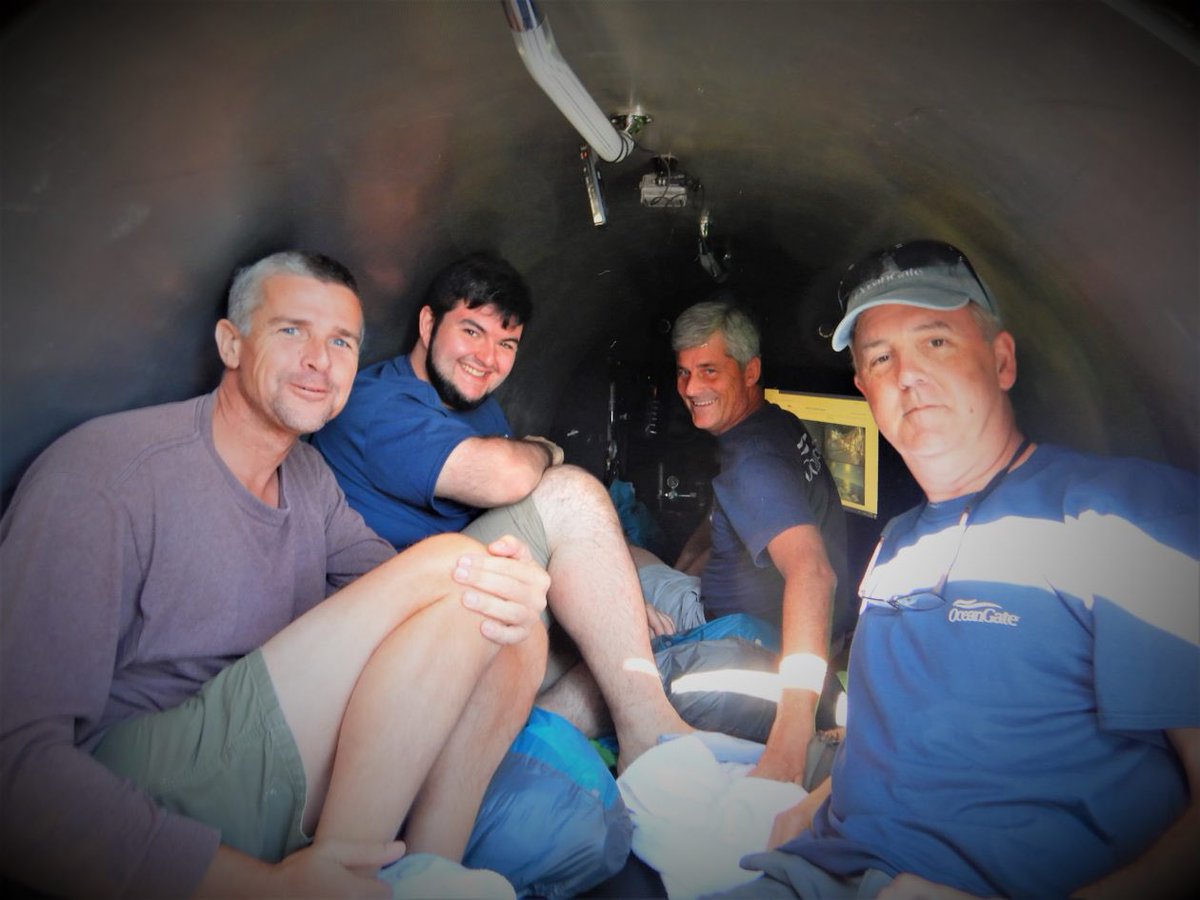 hematocritico's tweet photo. Acabo de leer que los que pagaron una millonada por visitar el Titanic y desaparecieron iban en un minisubmarino tróspido sin ventanas controlado por un mando de Logitech del 2005 y se comunicaban mediante un invento de Musk. No puedo más. Hay que ser. https://t.co/51Fz8nIi2J