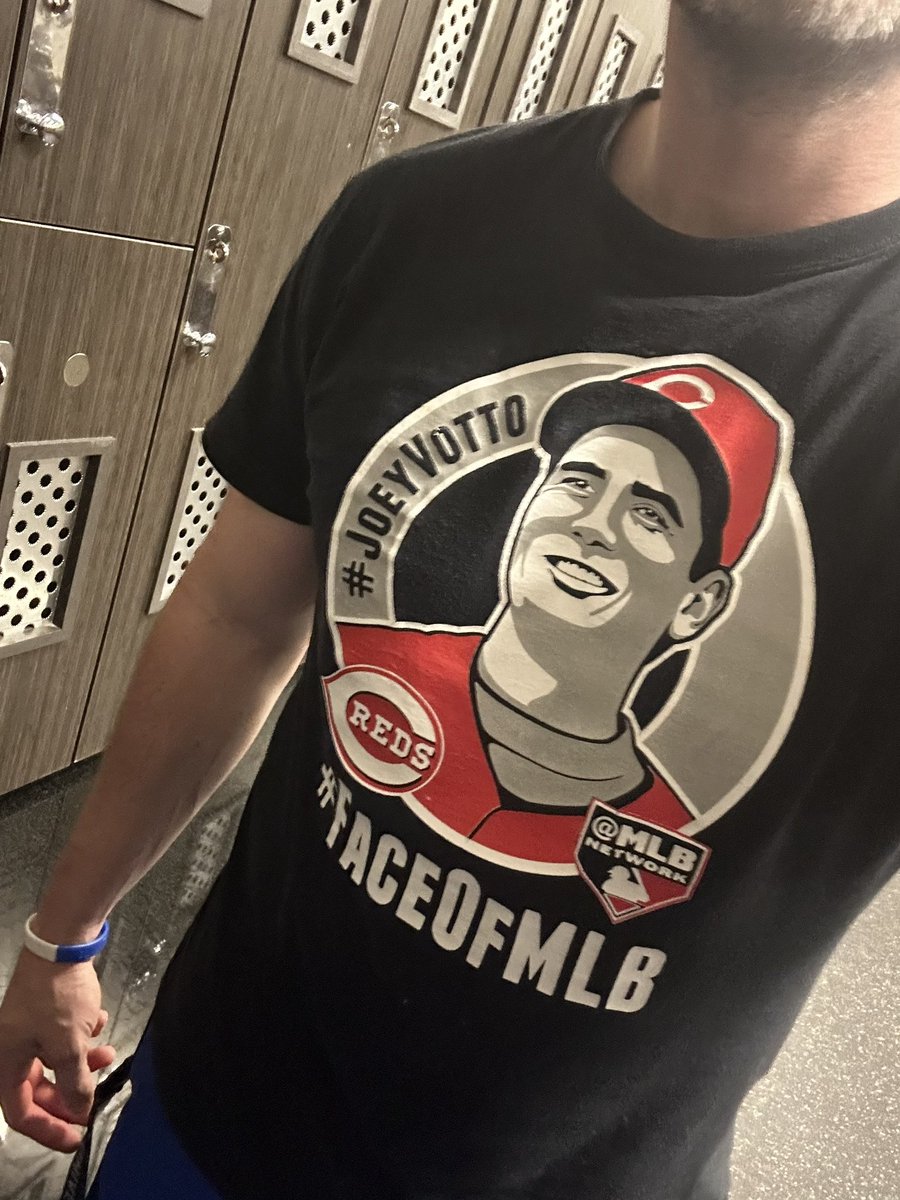 ChaseDunnette's tweet photo. Rocking my decade old @JoeyVotto #FaceOfMLB shirt to the gym at 4:30 in the morning and multiple people gave reactions to it. Even the insomniacs** are hyped here in Cincinnati! #Reds
**Yes the insomniacs. All the early risers are not here yet. I am tired. https://t.co/OAqXqtSYBu