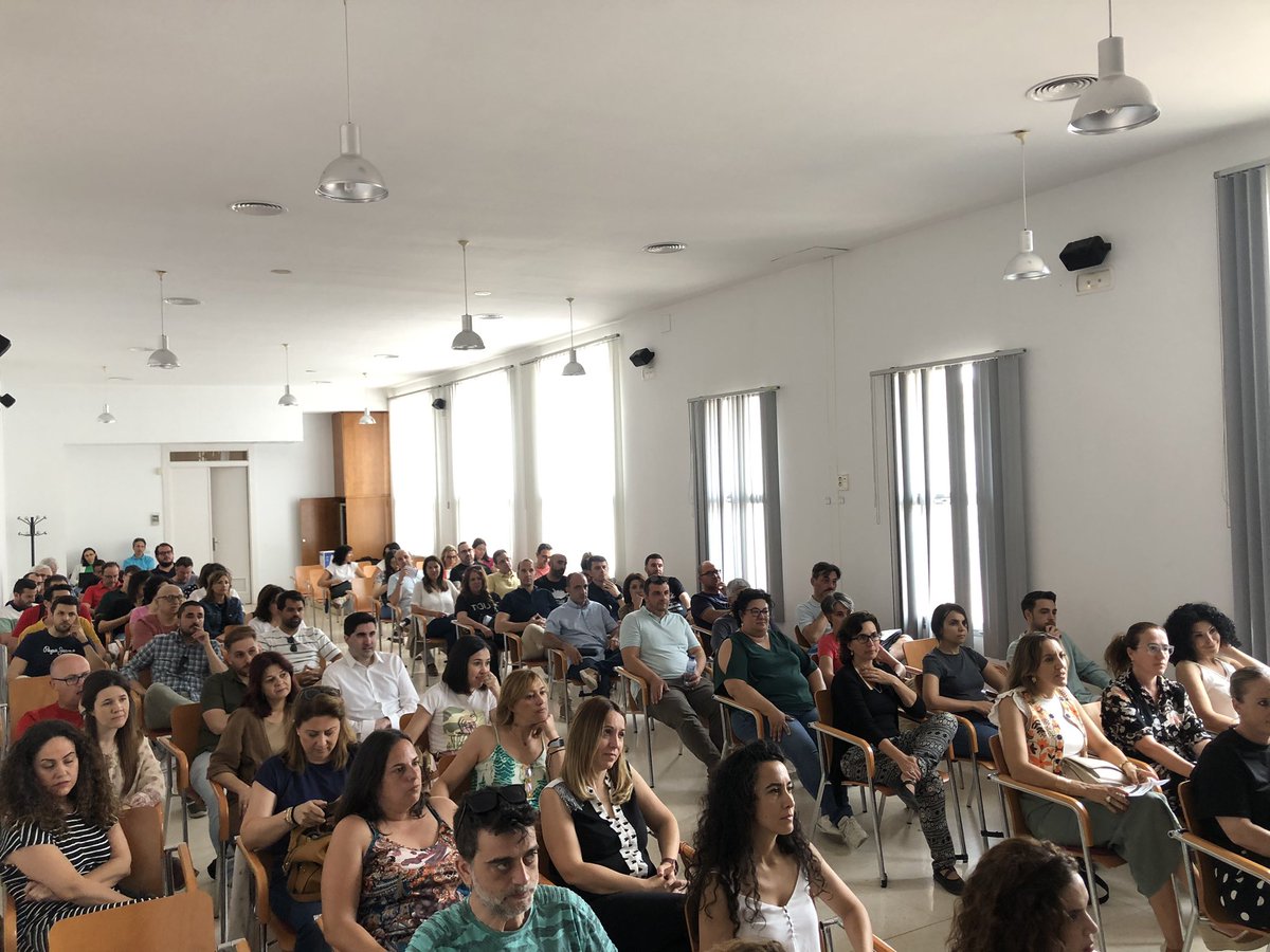 EsDigitalex's tweet photo. Reunión General. 
Hoy toca jornada de trabajo con el equipo completo 😍
#Extremadura https://t.co/GBI7YQlKh1