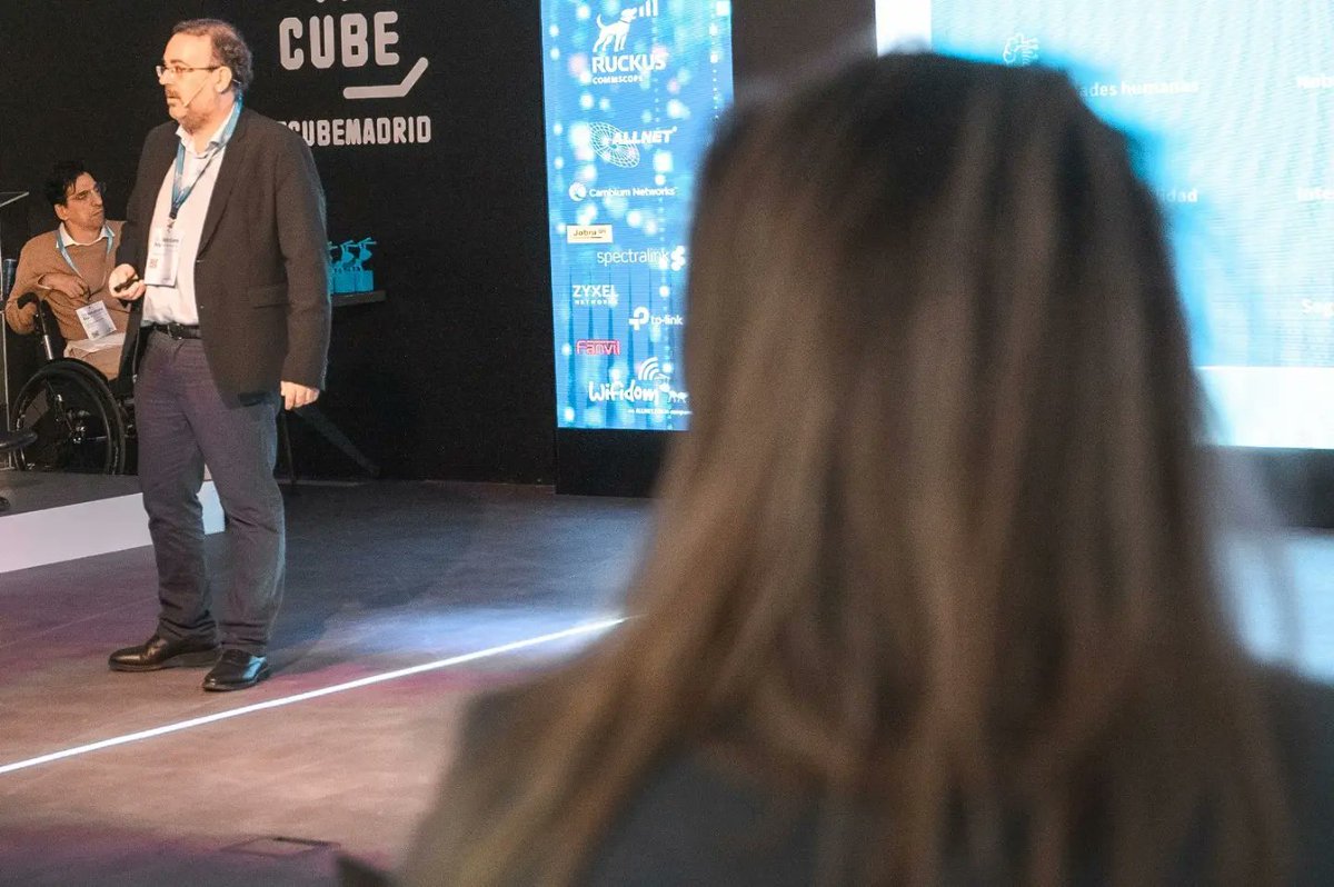 eduardoperis's tweet image. 🗣️ Os dejo fotos de mi participación en "ICT Solutions Day" organizado por #WifiDom y que tuvo lugar en #Madrid.

Primero intervine como Ponente hablando de "Tendencias Tecnológicas" y posteriormente participé en una mesa redonda de expertos.

#ictsolutionday