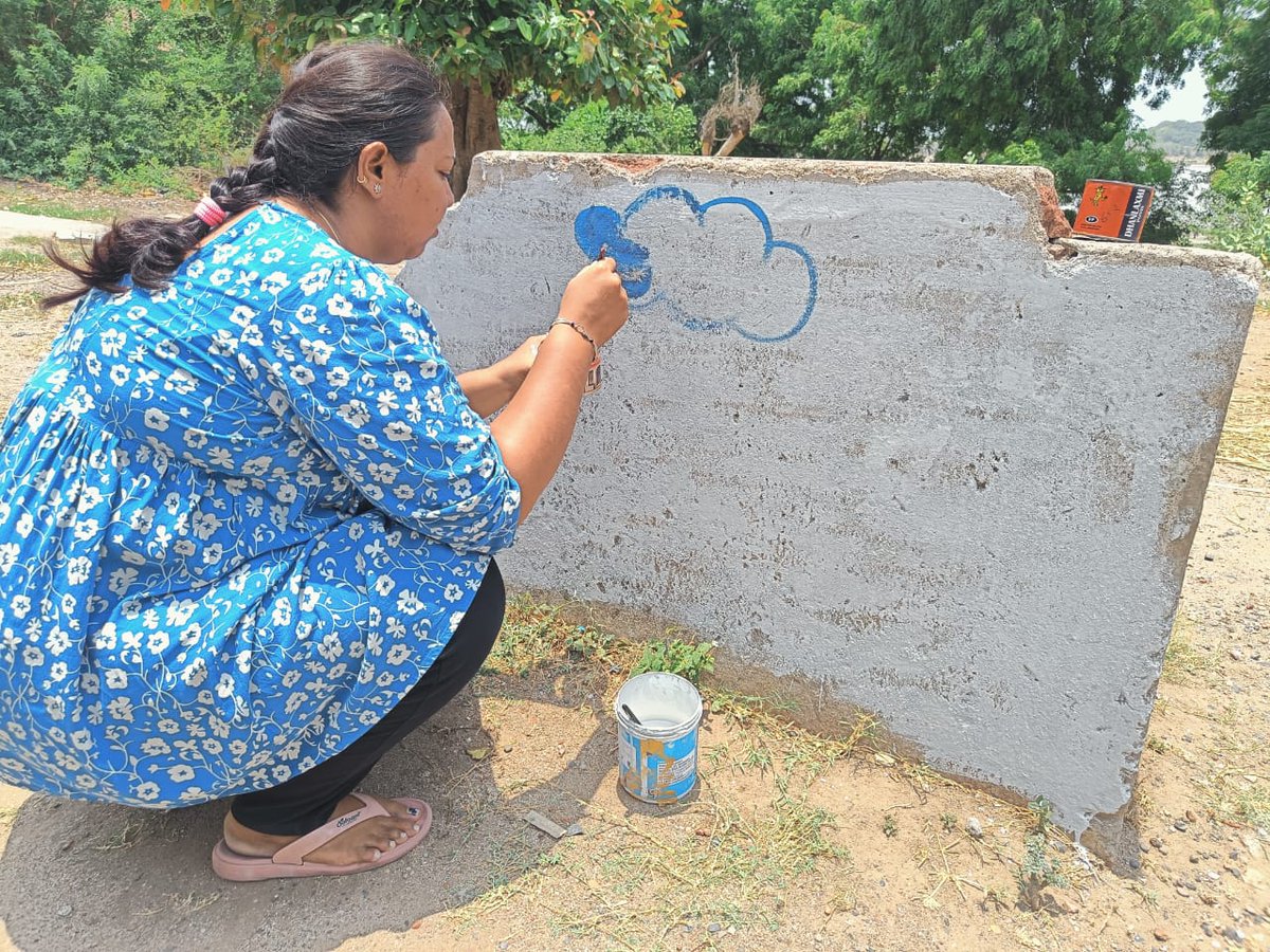 mybharatbharuch's tweet image. Volunteers of the Nehru Yuva Kendra Bharuch organised awareness campaigns by wall writing under Catch the Rain programme.
@YASMinistry
@Nyksindia @nwmgoi @nyksgujarat
#CatchTheRain
#SaveRainWater
#NYKS
#Youth
#Yuva