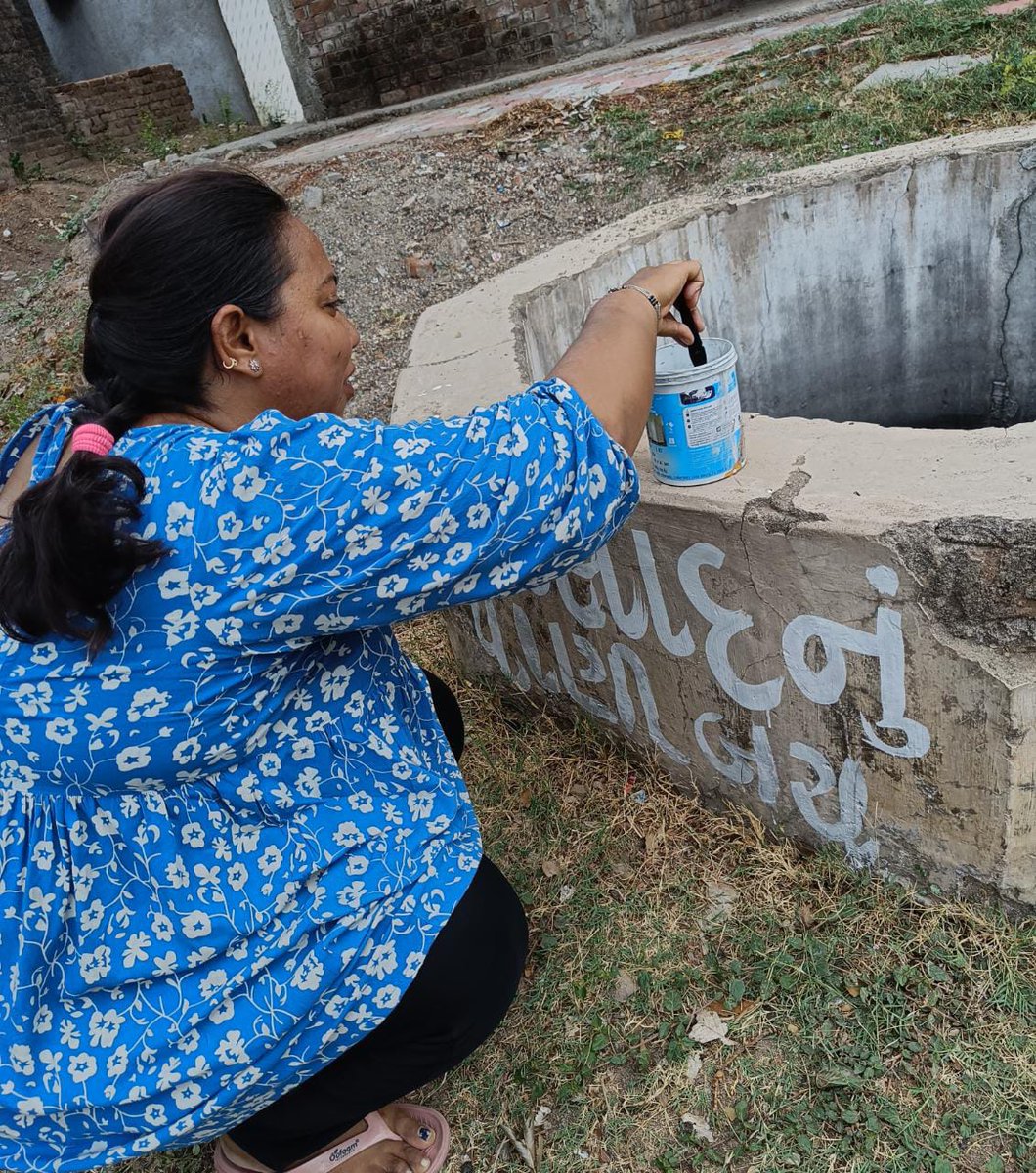 mybharatbharuch's tweet image. Volunteers of the Nehru Yuva Kendra Bharuch organised awareness campaigns by wall writing under Catch the Rain programme.
@YASMinistry
@Nyksindia @nwmgoi @nyksgujarat
#CatchTheRain
#SaveRainWater
#NYKS
#Youth
#Yuva