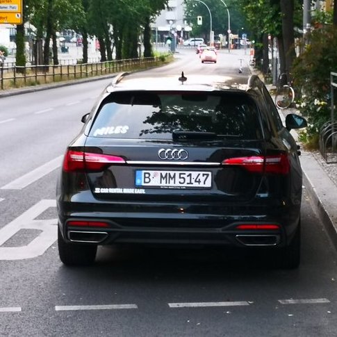 UNFÄHIGKEIT, UNTÄTIGKEIT, SABOTAGE der VERKEHRSWENDE?

"Ordnungsamt" <a href="/BerlinTempSchbg/">Bezirksamt Tempelhof-Schöneberg</a>  @SaskiaEllenbeck  @GrueneTS 

Um SIEBEN UHR gemeldet, seit dem (fast VIER STUNDEN) blockiert dieser Miles-Wagen die Busspur und gefährdet Radfahrer:innen.
🤬🤬🤬🤮🤮🤮