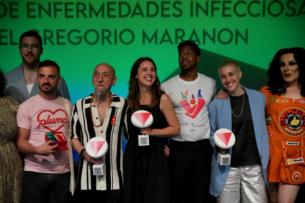 IreneMontero's tweet photo. Agradecida de corazón a @COGAM por este reconocimiento del Triángulo Rosa. Gracias por vuestra lucha por más derechos. Siempre podéis contar conmigo. ✊🏼🏳️‍🌈🏳️‍⚧️ https://t.co/XEFrPOZ0KA