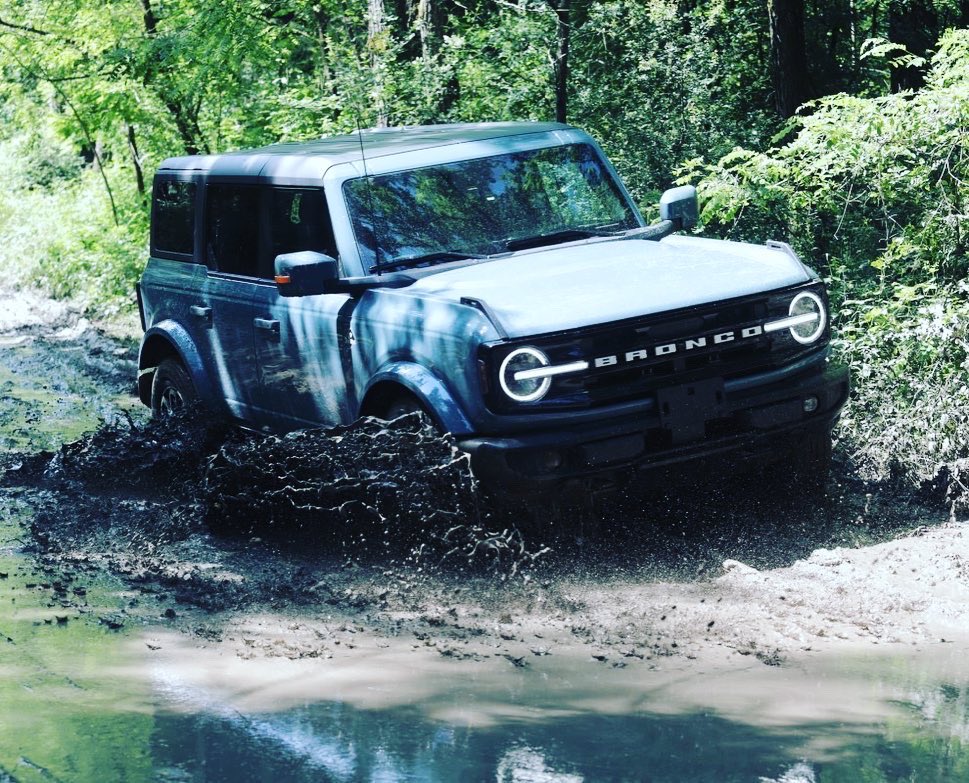 Una drive experience adrenalinica grazie a @forditalia insieme al funambolico Ford Bronco e all’esplosivo Ford Ranger Raptor! Una di quelle giornate che rimangono indelebili è decisamente off-road!!! #ford #fordbronco #rangerraptor