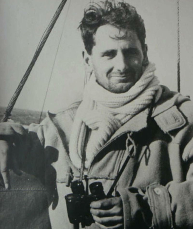 @harding_iain This is a pretty cool look too. It is Nicholas Monsarrat,the author of The Cruel Sea,during his wartime naval service.