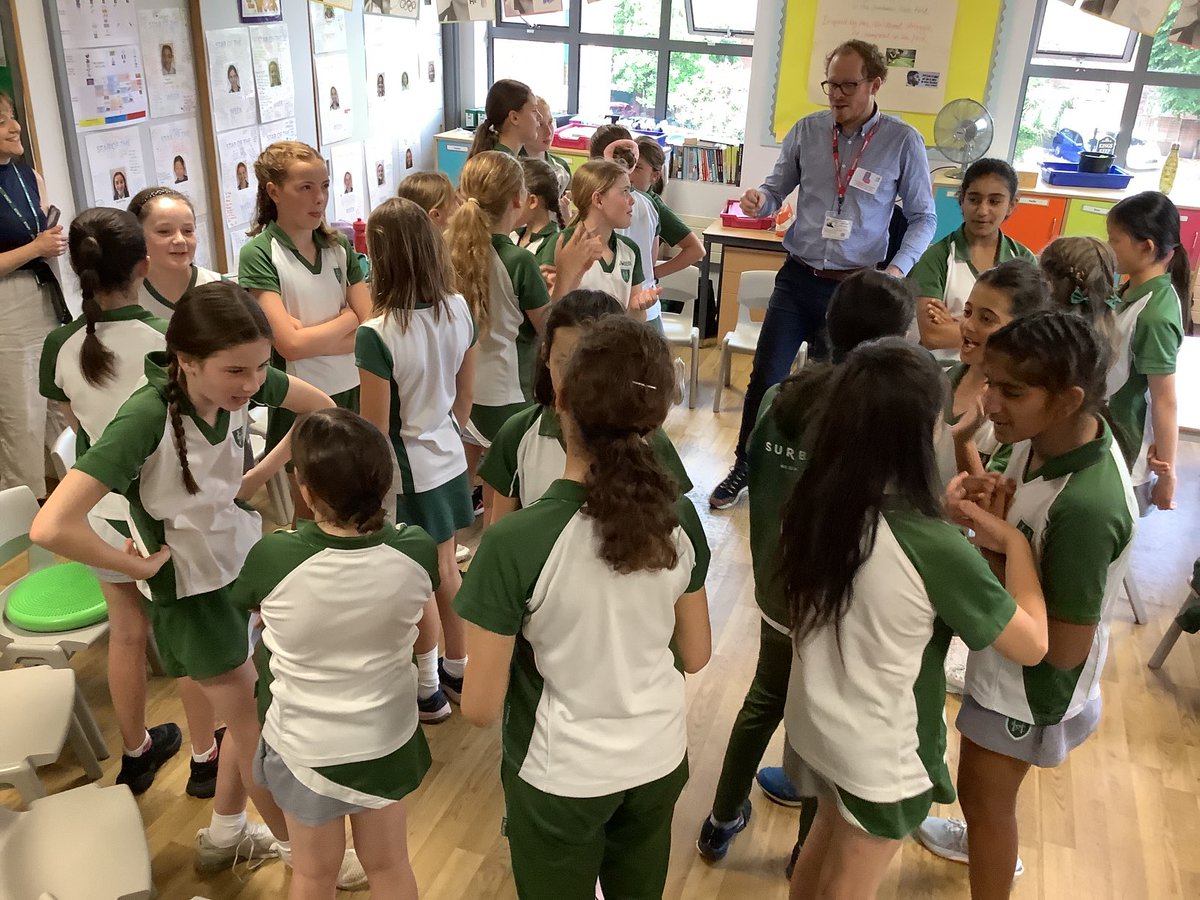 Year 6 having philosophy fun with ⁦<a href="/makethinkingfun/">The Philosophy Man</a>⁩ ⁦<a href="/SHSGirlsPrep/">SHS || Girls' Prep</a>⁩