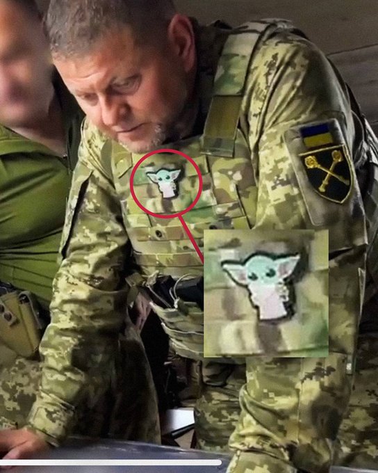 Ukrainian media noticed yesterday that at one of the meetings General Zaluzhny appeared with a patch of the popular Baby Yoda.
Source: Kyivpost_official