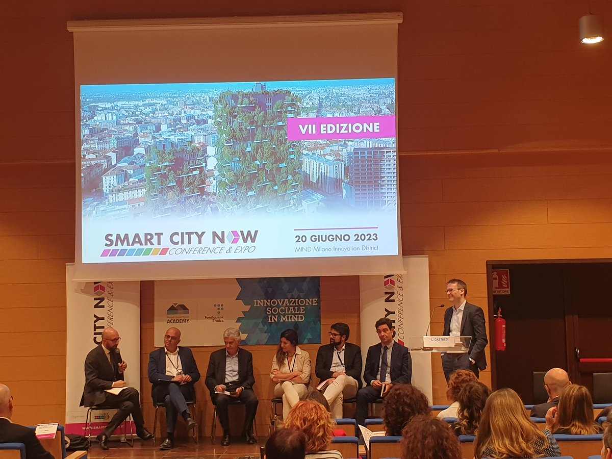 SccCluster's tweet photo. Luca Gastaldi dell'@Osserv_Digital Smart City di
@polimi modera la tavola rotonda con i #sindaci lombardi sugli investimenti #PNRR per le #smartcity

#innovazione #innovation #regionelombardia #lombardia #smartcities https://t.co/ehohScwZgq