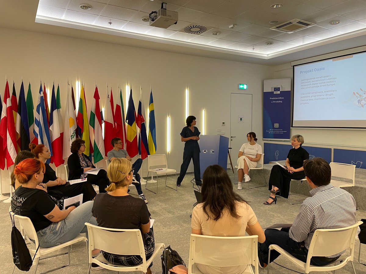 EK_Hrvatska's tweet photo. 🔴 U tijeku je #DigitalBrunch u Kući Europe 👇🏼
Tema današnjeg druženja s predstavnicima medija je borba protiv stranog uplitanja i dezinformacija.
#MediaFreedomAct #EUDisinfo #DigitalEU https://t.co/k2hQvNJLqi