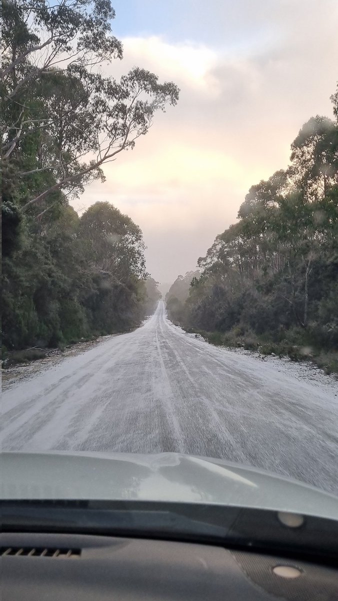 Fresh start to the day at minus 3 in the mountains at 8am.  Why don't you central Australian sunlovers duck down for a winter getaway ? #frosty
