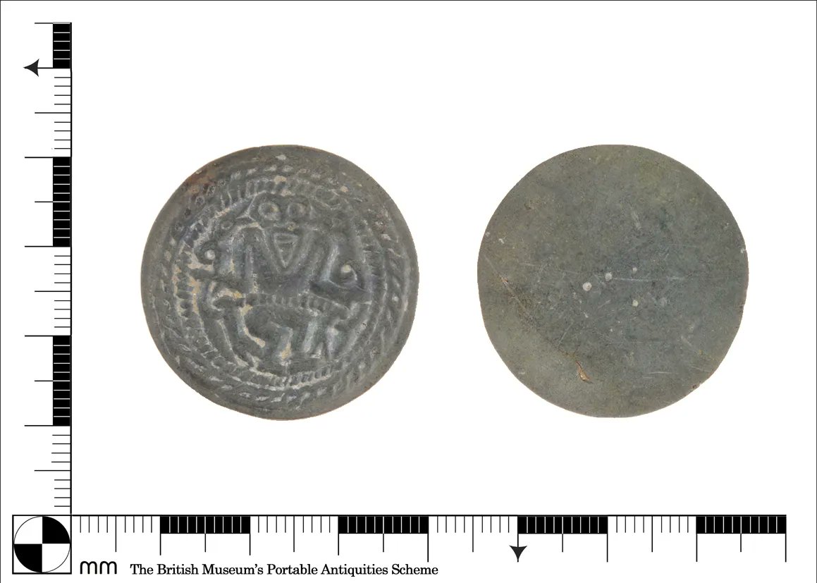Metal detectorists are still finding items from the Thatcham's past, & some of them have kindly lent finds to the Focus on Thatcham exhibition. The brooch is around 2000 years old, the  die about 1,300 years old.  #Thatcham #detectorists Images credit  #PortableAntiquitiesScheme