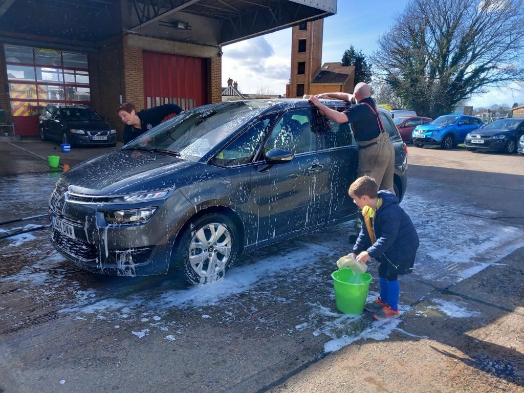 SurreyFRS's tweet photo. Reigate and Painshill Fire Stations are holding their charity car washes THIS SATURDAY 🚨

Come along between 10am - 4pm to get your car squeaky clean and raise money for The Fire Fighters Charity 🚙 🧽 

#Reigate #Painshill @firefighters999 https://t.co/pWXlaVv5gZ