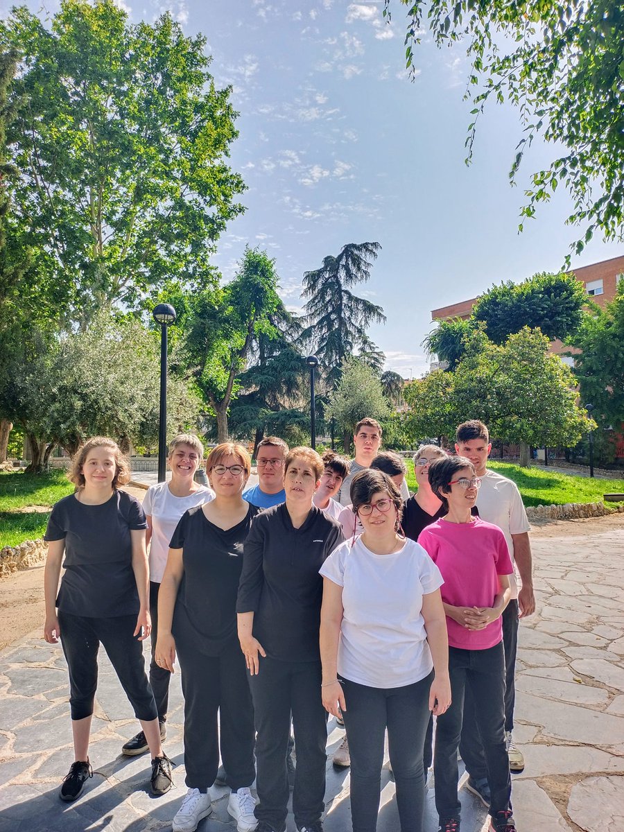 FundacionRailes's tweet photo. ¡Y como la cosa va de #arte con arte seguimos!
Hoy os compartimos las fotos de la muestra de #Danza al aire libre que realizamos la semana pasada en #argandadelrey en el marco del proyecto "Mover la mente, pensar el cuerpo"
¡Porque la calle es nuestra! #arteinclusion https://t.co/mBwsFMoOiB