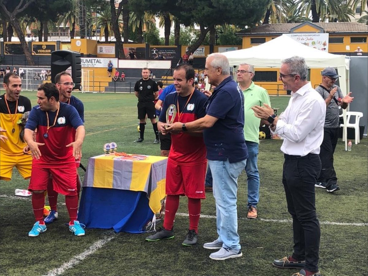 Felicitar a todos los que hicieron posible que 800 jóvenes deportistas disfrutaran y convivieran en XIV trofeo Gregorio Manzano. Un proyecto que sigue creciendo gracias al Recreativo de Bailén.