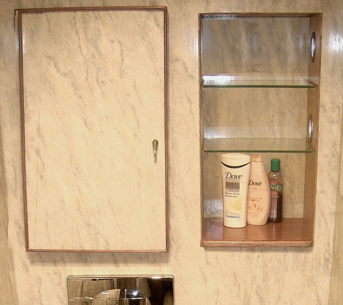 BMQ_MD's tweet image. BATHROOM STORAGE

🧴🧼🧽🧻🪥
 
There are so many bottles, cleaning products, lotions and potions in the average bathroom it can be a struggle to find space for them all.

This article has the solutions:

bathroommarquee.co.uk/bathroom-stora…