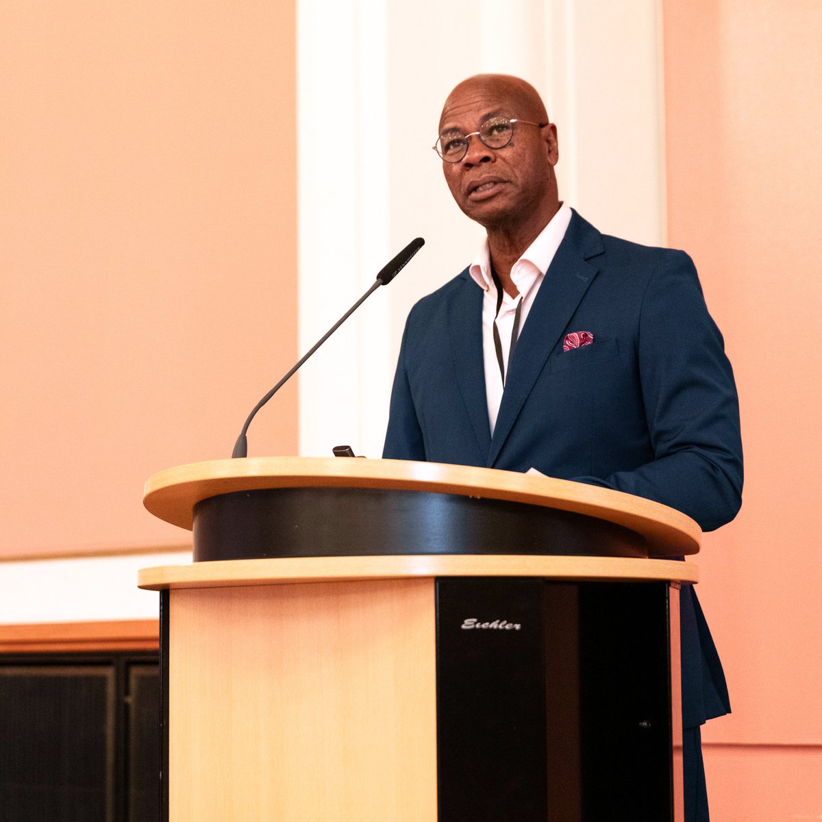 Strong_Cities's tweet photo. @ceanthony50 delivered a keynote on how #cities play a critical role in addressing incivility &amp; preserving democracy, calling on cities to work together to address common challenges, “to get something done, give it to local leaders &amp; you will see results.” @leagueofcities 4/8 https://t.co/ywVIRTLQLY