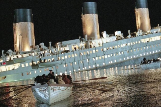 CerfiaFR's tweet photo. 🚢 FLASH | Un sous-marin transportant des touristes voulant voir le #Titanic est porté disparu. 

 👉 L’expédition dure normalement une semaine et coûte environ 230.000€ par personne. https://t.co/Mjyiz1IqU6
