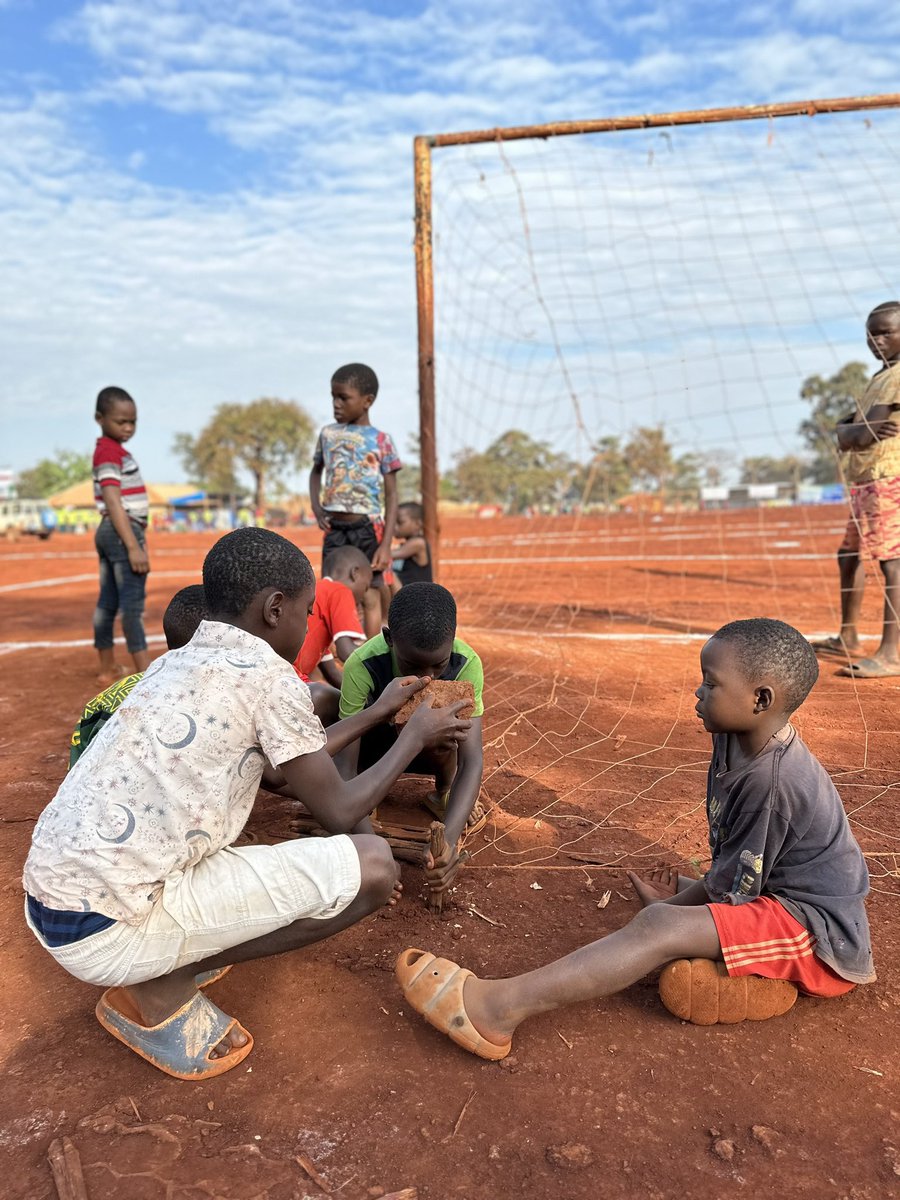 UNICEFTanzania's tweet photo. A child is a child 🧒🏾 
No matter why they left home
No matter where they come from
No matter where they are
Every child has the right to protection, care and services. Asante to our donors &amp; the Govt of Tanzania 🇹🇿 for their continued solidarity to refugees. 
#WorldRefugeeDay 💙 https://t.co/jC0PruEUSP