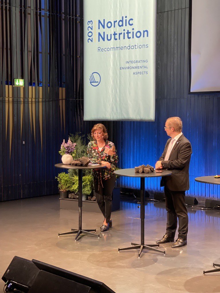 “Science is clear, we need to change our food consumption. Nordic nutrition recommendations 2023 will be the tool to make it possible” @EllemannKaren at press conference for Nordic Nutrition Recommendations 2023 👉 norden.org/en/news/less-m… #nnr2023 #nrpol
