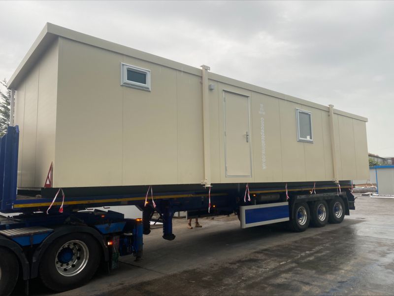 SpacemakerMod's tweet image. Our portable buildings are made to order manufactured at our factory in Hull.
Available in a wide range of sizes to meet your specific requirements, this morning we have a self contained welfare unit being collected and delivered to site.