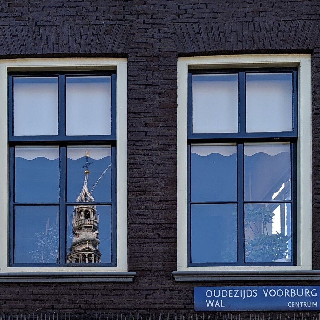 The tower of Amsterdam's oldest building — the Old Church (Oude Kerk) — reflected in a window across the Oudezijds Voorburgwal canal.

#Amsterdam #oudekerk #oudekerkamsterdam #oudezijdsvoorburgwal #reflection #tower #church #churchtower #window #dutchams… instagr.am/p/CttNRqbIgOg/