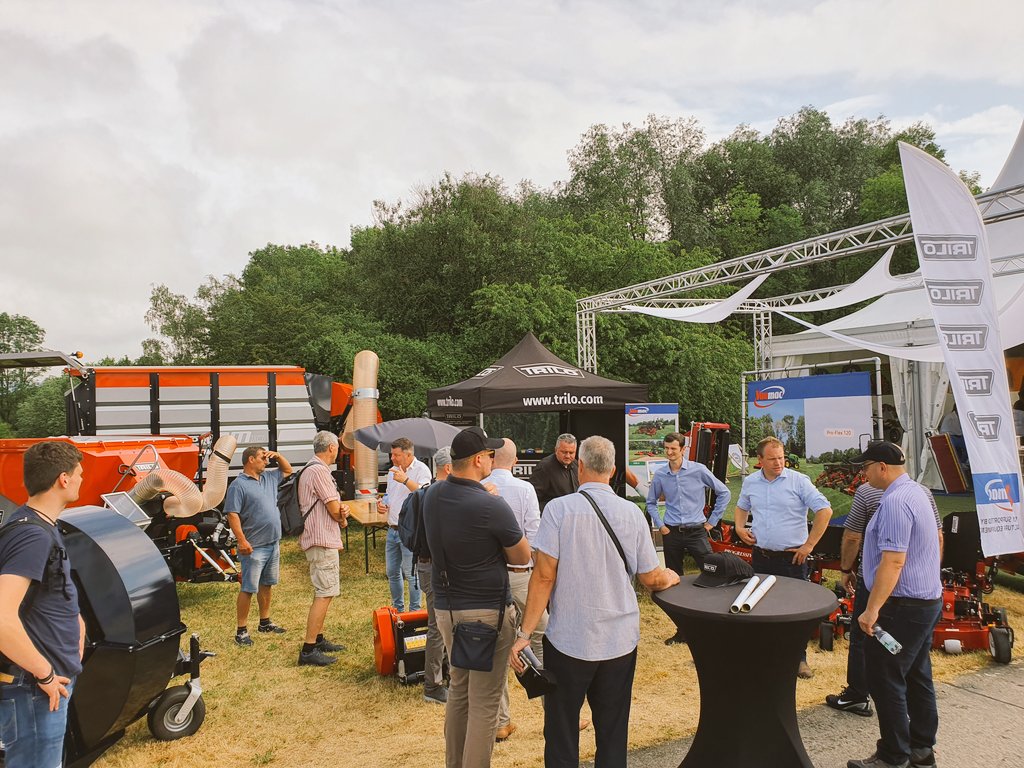 Vanmac_FDrissen's tweet photo. Last one....On the way!!! #greenspaces #green #sod #turf #sodproducers #turfproducers #golfplatz #sportplatz #golf #sport #park #greenkeeper #fieldmanager #flughafen #saugwagen #gemeinte @Trilo_equipment @vanmacltd1 #wehaveadreamanditsgreen https://t.co/UNT4tO8KG8