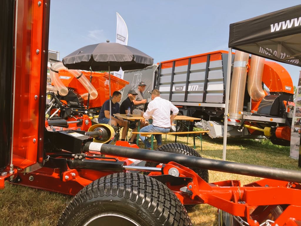 Vanmac_FDrissen's tweet photo. Last one....On the way!!! #greenspaces #green #sod #turf #sodproducers #turfproducers #golfplatz #sportplatz #golf #sport #park #greenkeeper #fieldmanager #flughafen #saugwagen #gemeinte @Trilo_equipment @vanmacltd1 #wehaveadreamanditsgreen https://t.co/UNT4tO8KG8