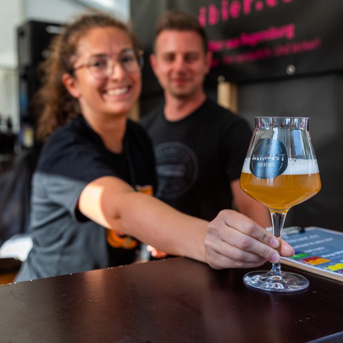 FreibierC's tweet photo. Bei uns laufen die Vorbereitungen für das #Craftbierfestival 2023! Wir haben einen gr. Stand mit diversen #hobbybrauer n. 23.06. - 25.06 jeweils ab 14 Uhr am Neupfarrplatz in Regensburg.  Wir freuen uns auf eine tolle Zeit mit Euch. 
(Fotos von Craft Bier Festival Regensburg) https://t.co/tUJe1zCpRn