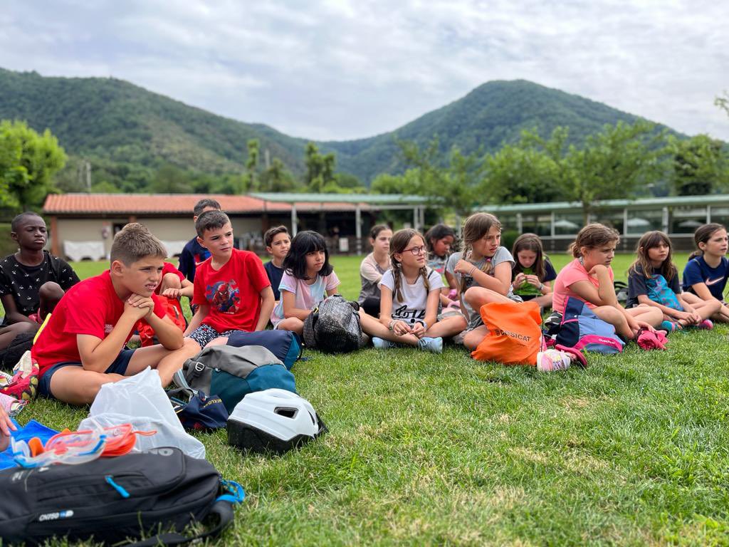 EpiaOlot's tweet photo. 🔴Acabem l'Itinerari Bicia't! Anant de colònies a l'Alberg de la Vall d'en Bas, on hi passarem tres dies. Ha estat una jornada intensa però l'hem gaudit al màxim.
#tribudelsesquelets #tribude4t
#summem #escolapiaolot #etapa7-12 https://t.co/cRYYNbw064
