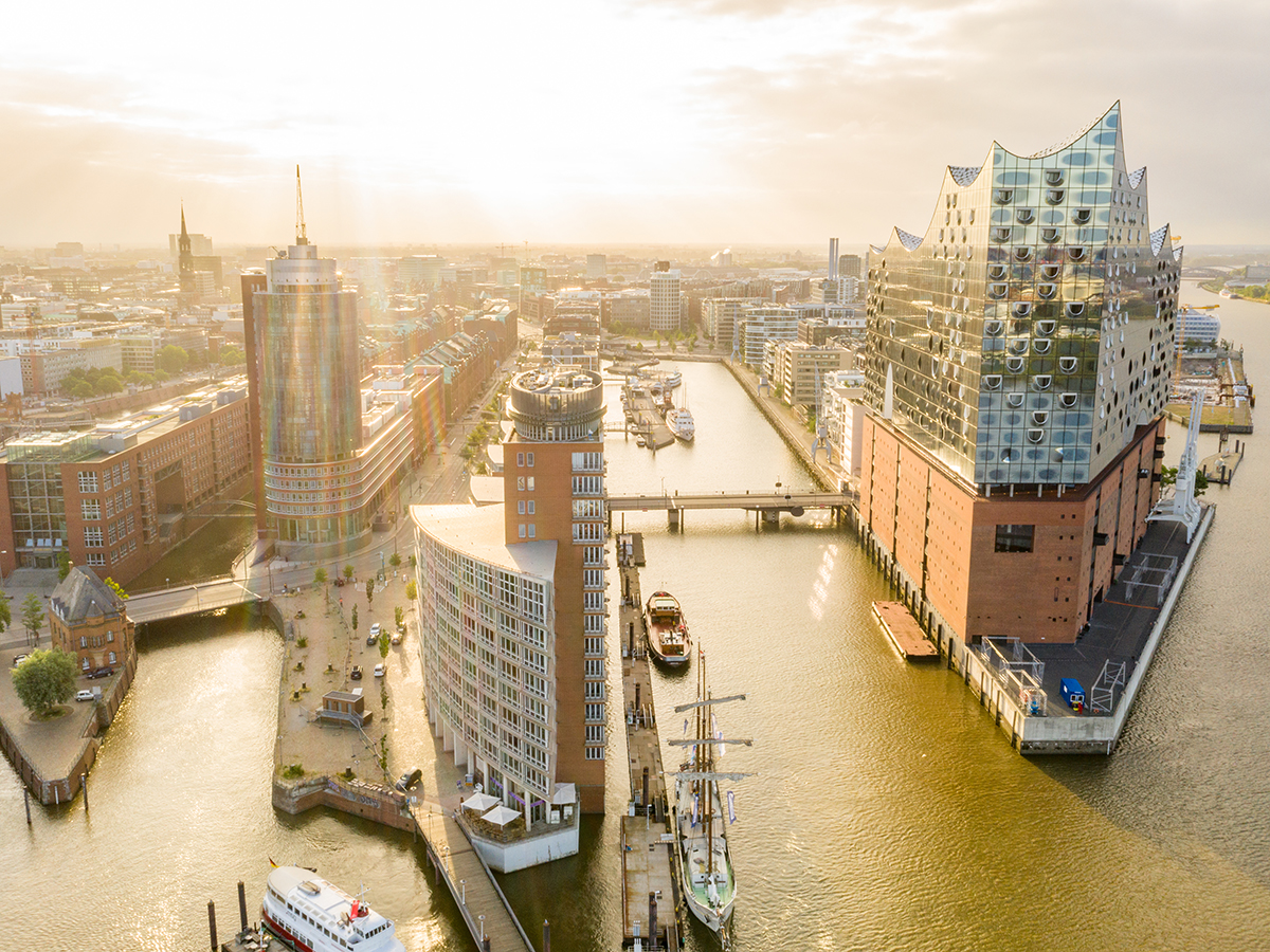 EVKelkheim's tweet photo. Immobilie vermarkten 2.0: Wie Drohnenfotos den Immobilienverkauf deutlich verkürzen. https://t.co/89fJXc3KrE https://t.co/S1Bh2u02nS