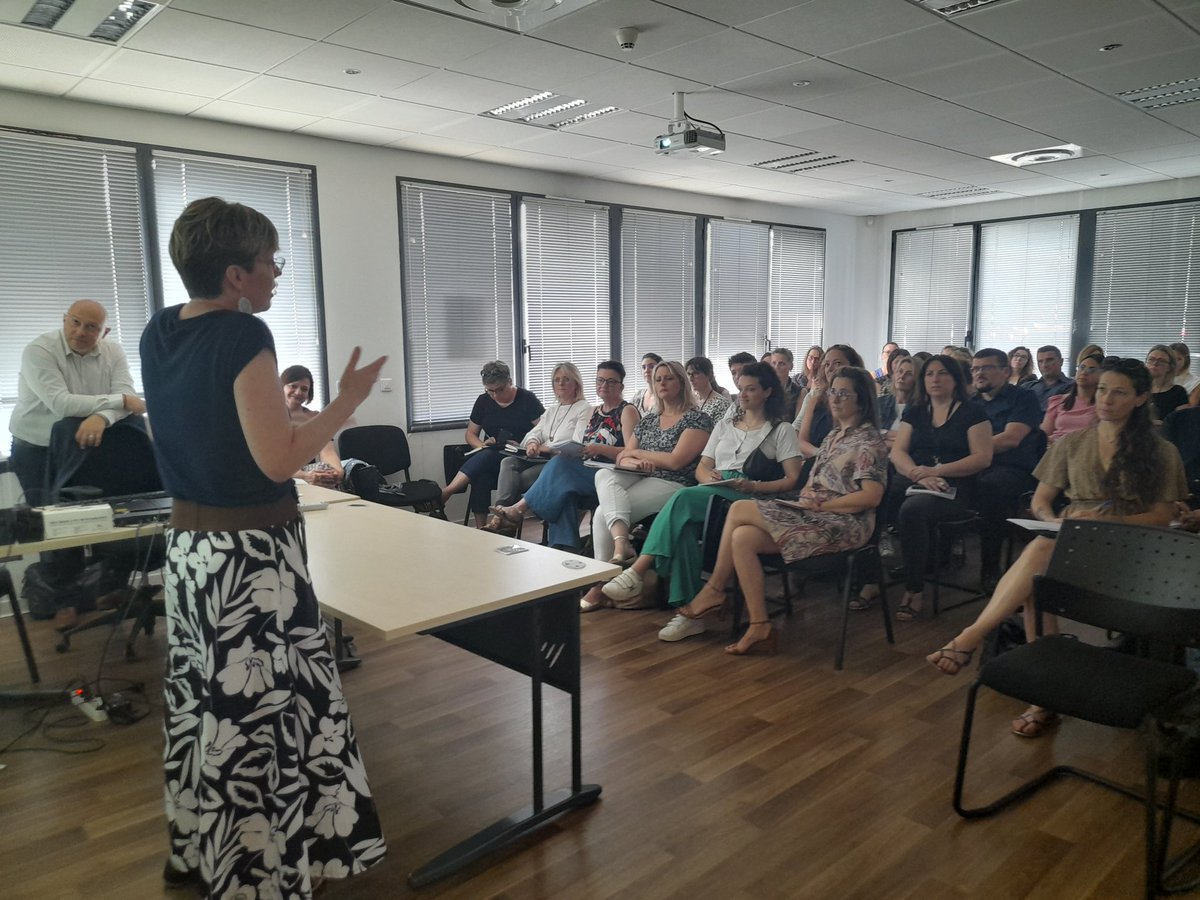 Aujourd'hui  Pôle Emploi Val de Saône Belleville, Neuville, Trévoux et Villefranche rencontrent 40 agences d'intérim du bassin d'emploi.
✅️Agir ensemble sur les offres difficiles 
✅️Mobiliser les dispositifs pour des publics éloignés de l'emploi
<a href="/J_Sanfilippo/">Joseph SANFILIPPO</a> <a href="/BrugiereKada/">Brugière-Kada Benedicte</a>