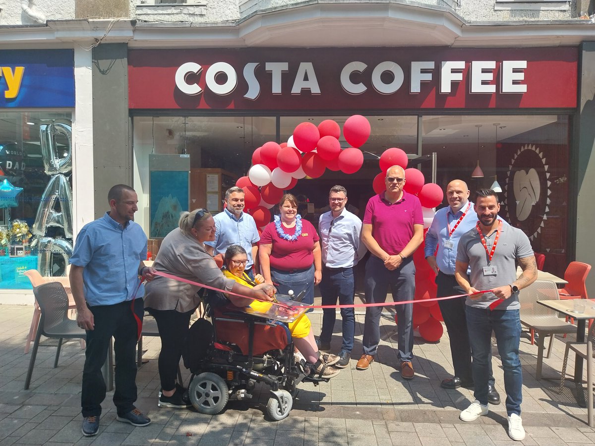 ScoffsGroup's tweet photo. The refurbishment at our @CostaCoffee store in #BognorRegis is wonderful. It reopened on Friday, and we're already receiving compliments from customers. Thanks to Deputy Mayor, Cllr Miss Claire Needs, for officiating the ribbon-cutting ceremony. https://t.co/hguAY2xeuZ