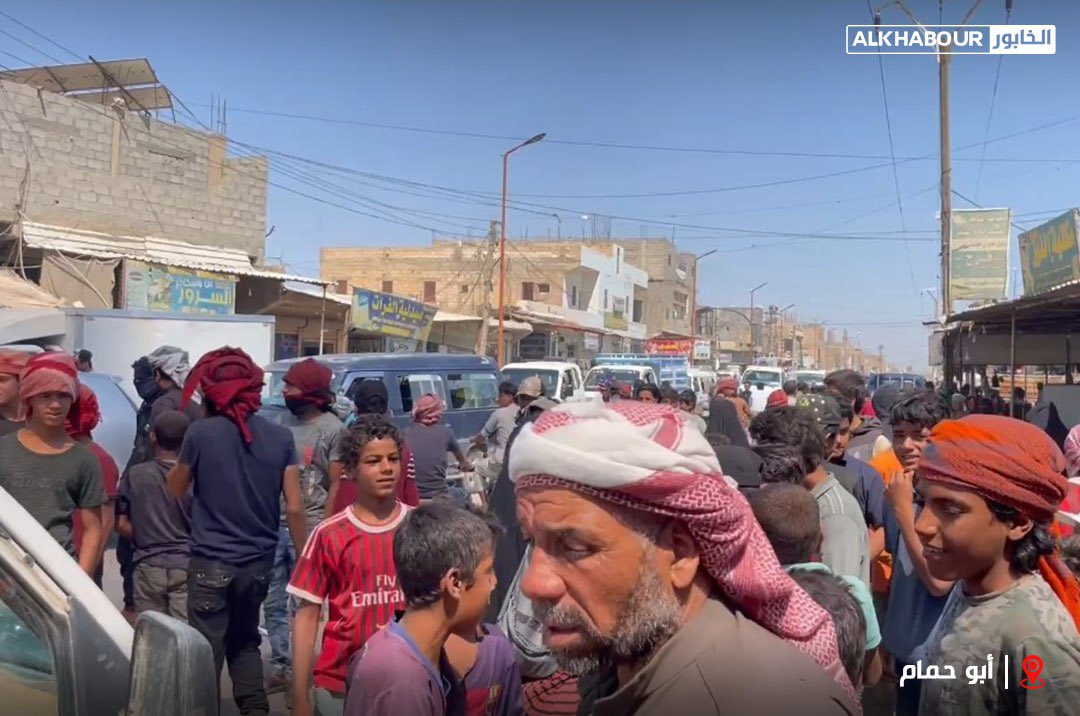 #syria #DeirEzzor #kurds Proteste im nordsyrischen DeirEzzor gegen militante ProUS-Kurden/PKK/SDF (AlKhabour). Forderungen nach Freigabe der syrischen Ölquellen, die von Kurden und USA okkupiert wurden. .