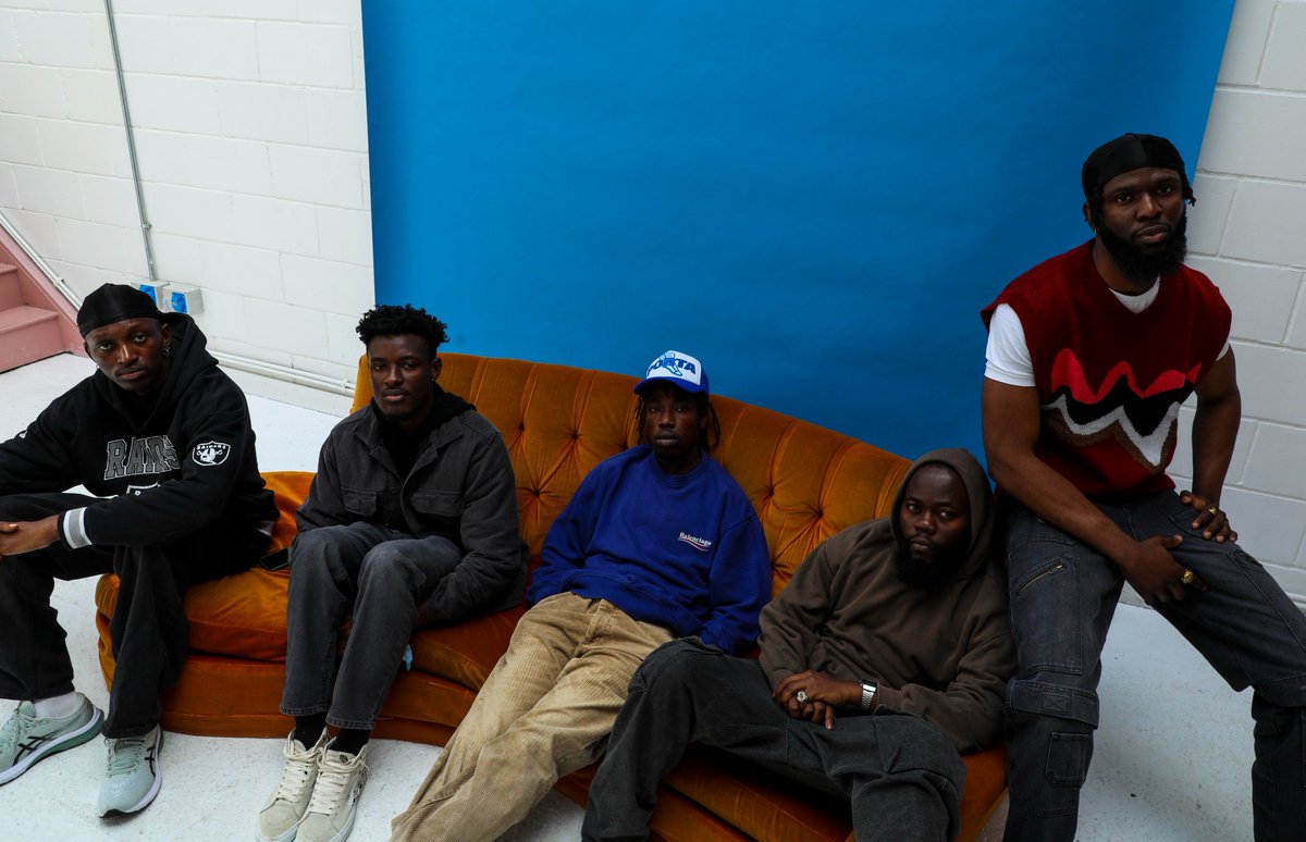 New_Comma's tweet photo. Our Wireframe series highlights the processes of African/Black creatives across the world. 

Episode two features multitalented indie collective @SuperJazzClub 🟠

Out this week, subscribe to our YouTube channel to be the first to know when it drops ⚡️
https://t.co/P4XeDPvlQt https://t.co/L4gSY2kqfJ