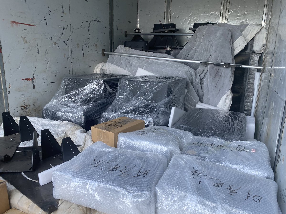 Wuxiaozu_CHINA's tweet image. The customer ordered three BARCO DP2K10S,Two 20clp laser projectors and one CHRISTIE CP2230 are packaged and shipped. The trust of our customers comes from the quality and service of our products.
#BARCOprojector #ChristieProjector #NECprojector