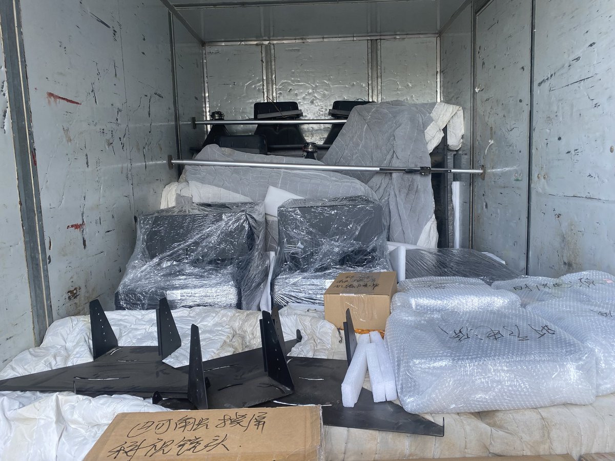 Wuxiaozu_CHINA's tweet image. The customer ordered three BARCO DP2K10S,Two 20clp laser projectors and one CHRISTIE CP2230 are packaged and shipped. The trust of our customers comes from the quality and service of our products.
#BARCOprojector #ChristieProjector #NECprojector